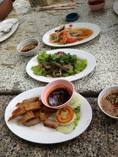 คอหมูย่าง-ตับหวาน-ตำไท ที่ ร้านอาหาร อิ่มปลาเผา ตลิ่งชัน