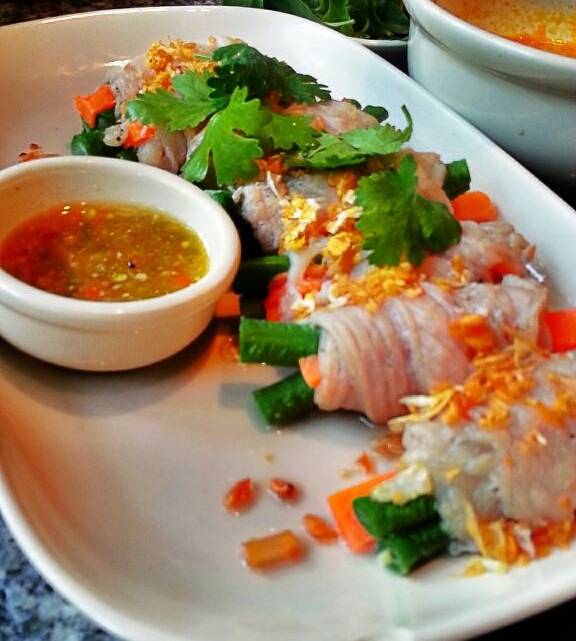 ยำหมูนุ่ม ที่ ร้านอาหาร ขนมจีนบางกอก โลตัสพระราม 1