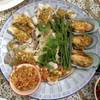 ยำ 5 สมุทร ที่ ร้านอาหาร อิ่มปลาเผา ตลิ่งชัน