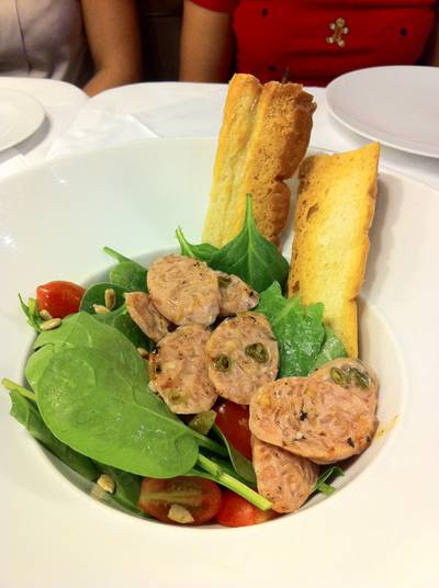 สลัดbaby Spinach ที่ ร้านอาหาร Another Hound Café 