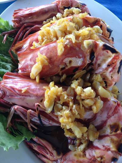 กุ้งเผาเนยกระเทียม ที่ ร้านอาหาร แพครูวิทย์
