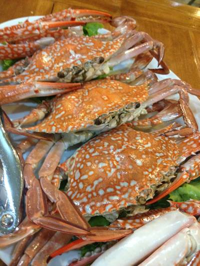 ปูม้านึ่ง ที่ ร้านอาหาร ร้านต้นพร้าว กู้กู ภูเก็ต