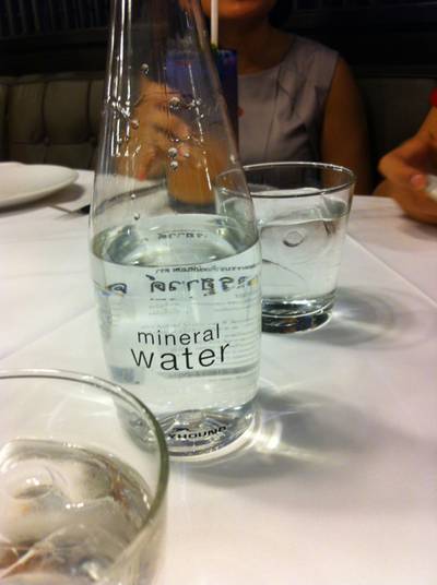 น้ำเปล่าค่ะ ที่ ร้านอาหาร Another Hound Café 