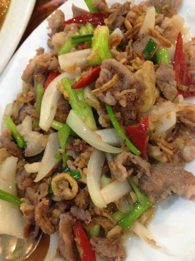 หมูเคยเค็ม ที่ ร้านอาหาร ร้านต้นพร้าว กู้กู ภูเก็ต