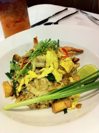ผัดไทยเส้นจันท์ ที่ ร้านอาหาร Another Hound Café 