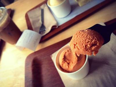 ไอศครีมชาเย็น ที่ ร้านอาหาร eighteen below ice cream