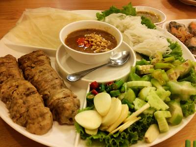 แหนมเนือง ที่ ร้านอาหาร หง่อนหลำ สะพานเหลือง