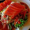 ส้มตำปลาแซลมอน ที่ ร้านอาหาร เกาะลันตา สุวรรณภูมิ