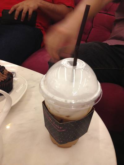 ลาเต้เย็น ที่ ร้านอาหาร Cupcake Love Siam Paragon