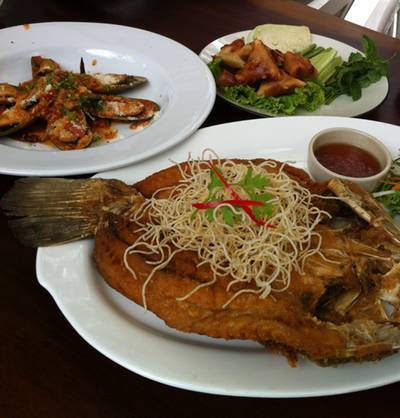 ร้านอาหาร The Glass House