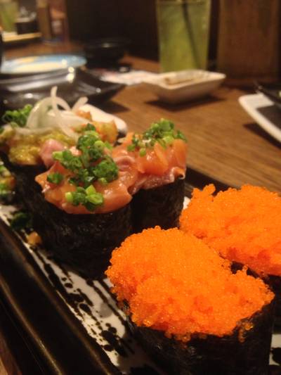 ข้าวห่อสาหร่าย 6 คำ  ที่ ร้านอาหาร Sushi Den Central Ladprao