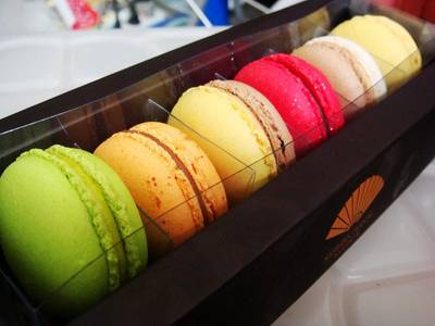 colorful macaron ที่ ร้านอาหาร Mandarin Oriental Shop