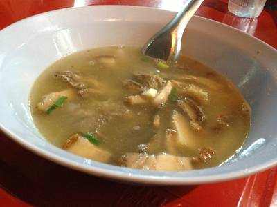 ก๋วยจั๊บน้ำซุปเผ็ดร้อนถึงใจ ที่ ร้านอาหาร ก๋วยจั๊บ อ้วนโภชนา