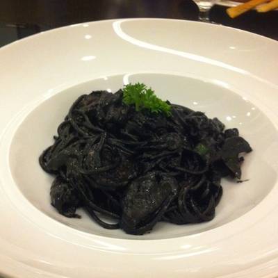 Spaghetti Black Ink ที่ ร้านอาหาร Buono Bistro