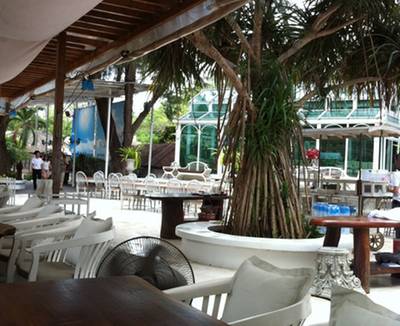ร้านอาหาร The Glass House
