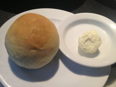 ขนมปังกะเนยสดคะ  ที่ ร้านอาหาร Greyhound Café สยามเซ็นเตอร์