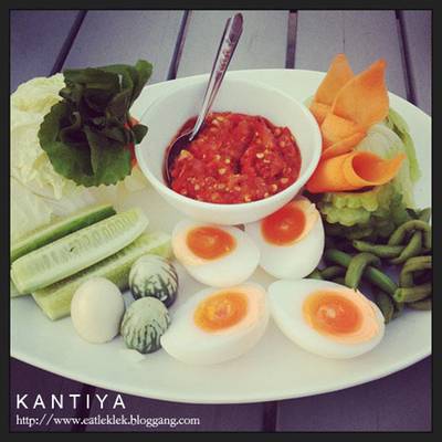 น้ำพริกคุณยายที่ทางร้านแนะนำ ที่ ร้านอาหาร Anya's Place Salaya