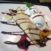 เครปผลไม้รวม กะไอติม ก้พอใช้ได้  ที่ ร้านอาหาร Greyhound Café สยามเซ็นเตอร์