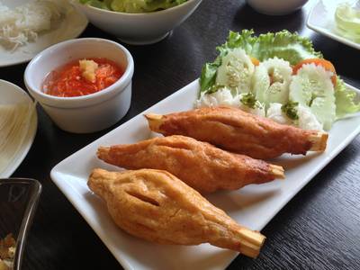 กุ้งพันอ้อย ที่ ร้านอาหาร VT Nam Nueng Chiang Mai
