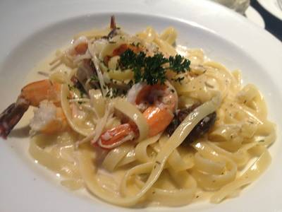 สปาเกตตี้ครีมกุ้ง ก้ใช้ได้คะ ที่ ร้านอาหาร Greyhound Café สยามเซ็นเตอร์