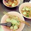 ก๋วยเตี๋ยวลูกชิ้นปลา ที่ ร้านอาหาร ก๋วยเตี๋ยวหมูวัดเอี่ยมฯ 80 ปี