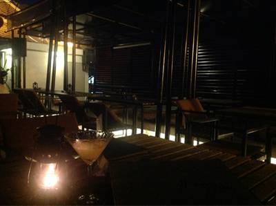 บรรยากาศในร้าน(เล็กๆน่ารัก) ที่ ร้านอาหาร แจ่มจันทร์ บาร์ แอนด์ บิสโทร
