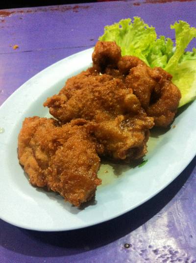 ปลาสําลีทอดนํ้าปลา ที่ ร้านอาหาร โรจน์ ซีฟู้ด