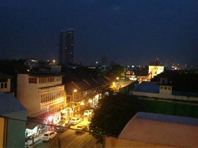 ถนนพระสุเมรุ ที่ ร้านอาหาร แจ่มจันทร์ บาร์ แอนด์ บิสโทร