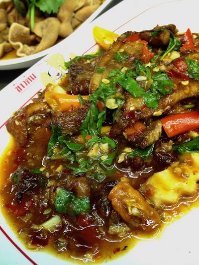 เป็ดพะโล้ผัดกะเพรา ที่ ร้านอาหาร ข้าวต้มอ้วนผอม