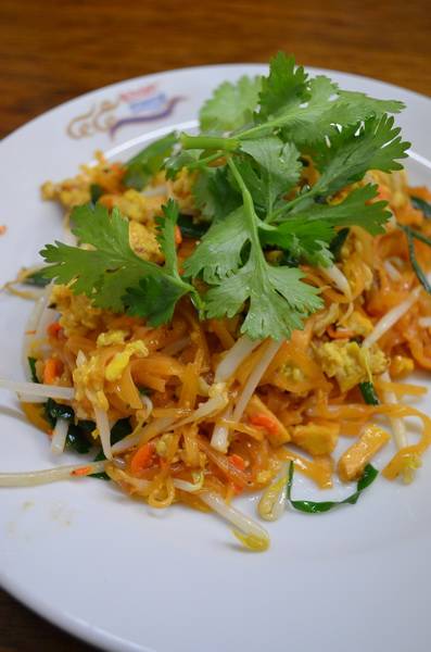 ผัดไทยมันกุ้งใส่ไข่ ที่ ร้านอาหาร ผัดไทยทิพย์สมัย (ผัดไทยประตูผี)