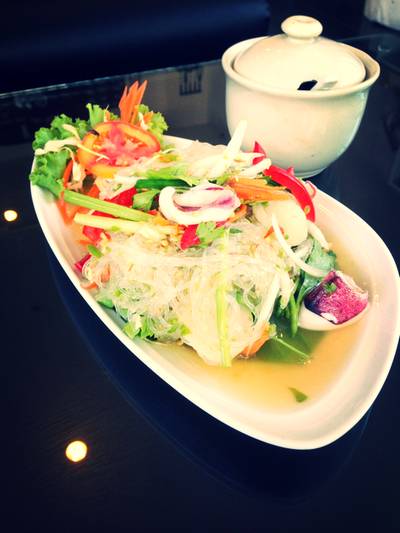 ยำรวมมิตรแซ่บมากกก ที่ ร้านอาหาร White House Coffee
