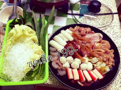 สุกิบู หมูจุ่ม. มากัน 2 คน แต่นี้ อิ่มเวอร์! อร่อยมากๆ ที่ ร้านอาหาร สุกิบู หมูจุ่ม สันป่าฝ้าย