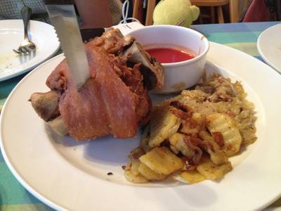 ร้านอาหาร บ้านน้ำเคียงดิน