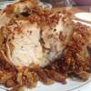 ไก่ทอดโปรยกระเทียมเจียว  ที่ ร้านอาหาร ไก่ทอดเจ๊กี (ส้มตำโปโล)