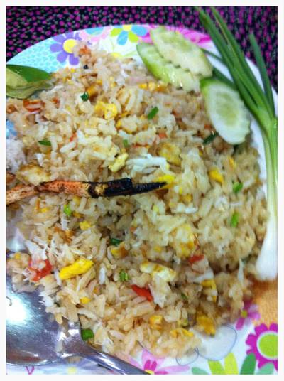 ข้าวผัดปูเป็นปู ที่ ร้านอาหาร กุ้งอบภูเขาไฟ