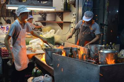 ผัดกันไฟลุกเลย ที่ ร้านอาหาร ผัดไทยทิพย์สมัย (ผัดไทยประตูผี)