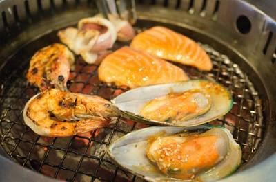 หอยแมลงภู่ตัวใหญ่เบิ้มมว้ากกก ที่ ร้านอาหาร Tohkai Yakiniku Promenade