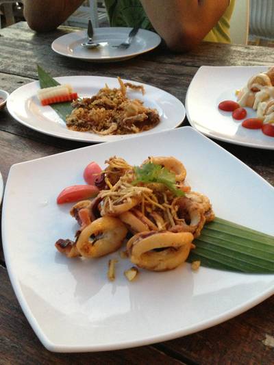 ปลาหมึกทอดคั่วเข็ม ที่ ร้านอาหาร ระเบียงทะเล