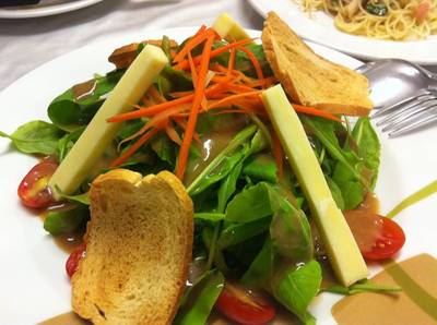 Rocket Salad with Cheddar Cheese  ที่ ร้านอาหาร เชฟถนอม