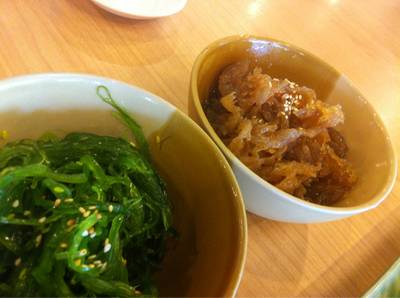 ยำแมงกะพรุน สดอร่อย ที่ ร้านอาหาร Kuroda BBQ Buffet เอกมัย