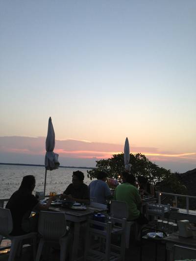บรรยากาศดีจริง ที่ ร้านอาหาร ระเบียงทะเล