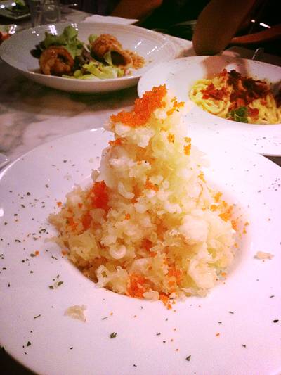 เมนูเด็ดที่ผมชอบมาก กุ้งภูเขาไฟ ที่ ร้านอาหาร Checkmate Bar & Bistro