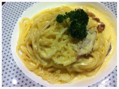 คาโบนาร่าชีมเยิ้มยิ้ม ที่ ร้านอาหาร On the table tokyo café Central World