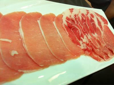 ชุดหมูปกติจะมีหมูสามชั้นด้วยแต่ขอเปลี่ยนค่ะ ที่ ร้านอาหาร Shabu 101