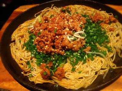 ราเมงกระทะร้อน + หมูแดงผัดซอส ที่ ร้านอาหาร Ramen Suteiji