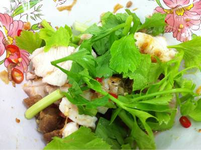 ยำ อร่อยลื๊มมม ที่ ร้านอาหาร ฮ้อข้าวต้มปลา (กิมโป้)