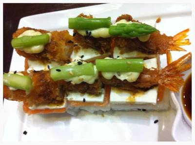 มอสซาเรลล่ากุ้งเทมปุระ ที่ ร้านอาหาร On the table tokyo café Central World