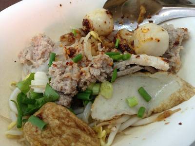 ก๋วยเตี๋ยวหมู ที่ ร้านอาหาร รุ่งเรือง ก๋วยเตี๋ยวหมู