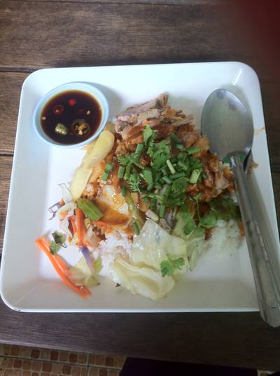 ข้าวหน้าเป็ดแปลกดี ที่ ร้านอาหาร ครัวต้นกระโดน