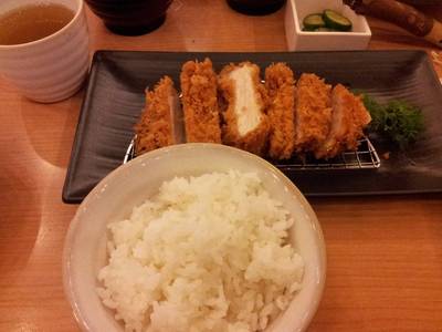 ทงคัตสึกรุบกรอบมาพร้อมข้าวสวยร้อนๆ  ที่ ร้านอาหาร Saboten Siam Paragon